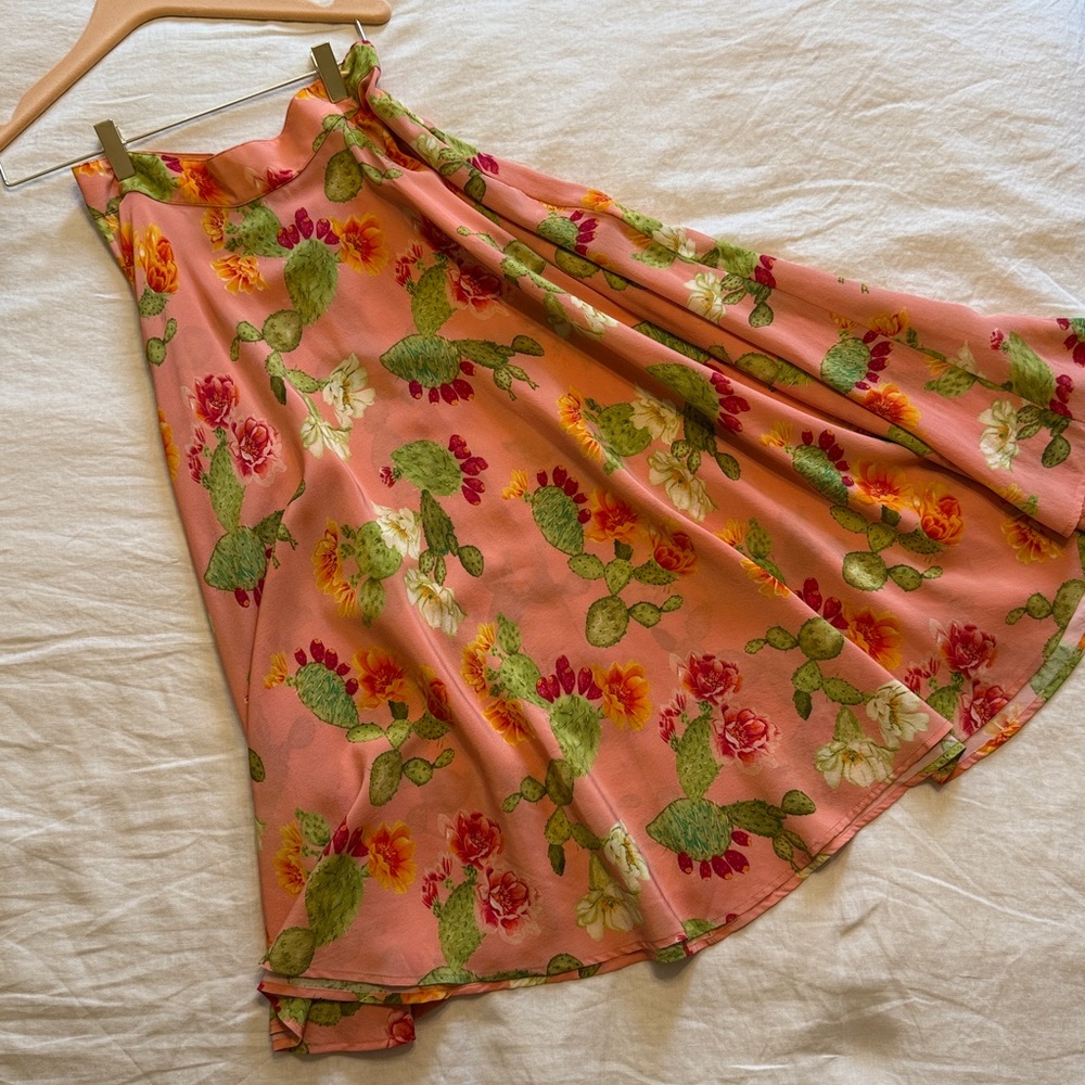 NWT Beatrice Valenzuela Riding Skirt, pink opuntia print  100% silk, never worn